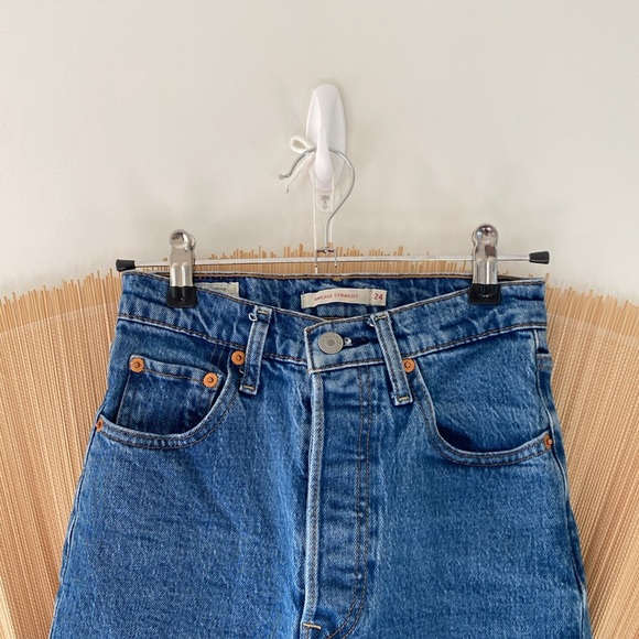 Levi’s Ribcage Straight Jeans - Picture 2 of 3